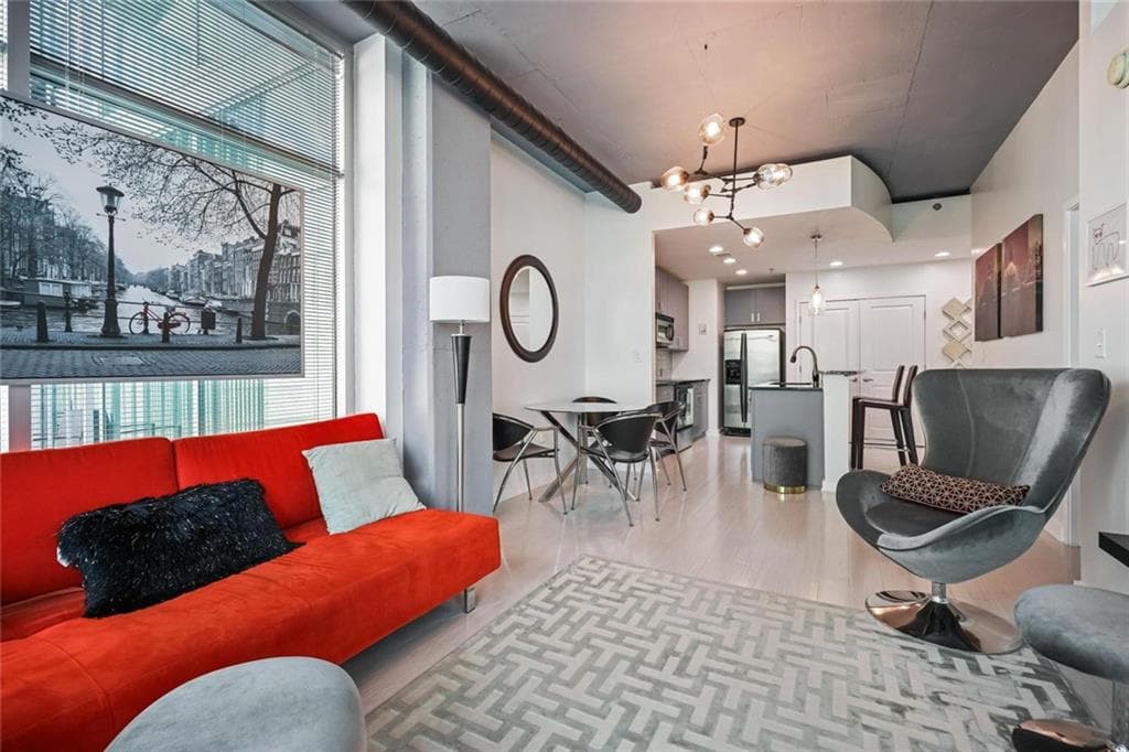 1 bedroom, 1 bathroom, 762 sq ft condominium for sale at 250 Pharr Road 707, Atlanta, GA 30305