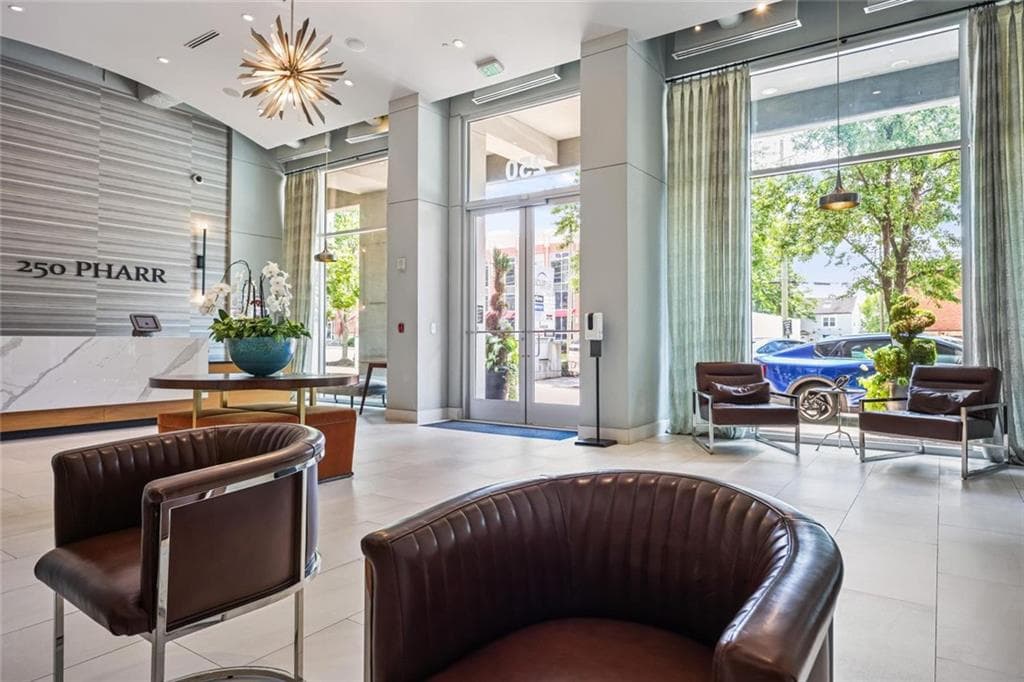1 bedroom, 1 bathroom, 762 sq ft condominium for sale at 250 Pharr Road 707, Atlanta, GA 30305 — photo 4