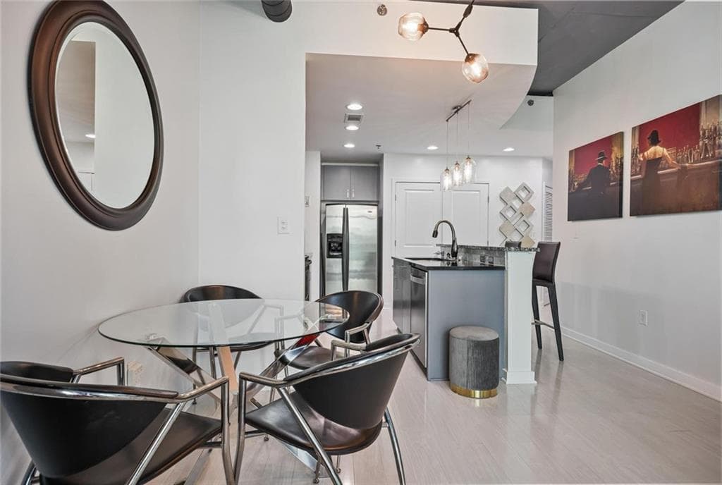 1 bedroom, 1 bathroom, 762 sq ft condominium for sale at 250 Pharr Road 707, Atlanta, GA 30305 — photo 7