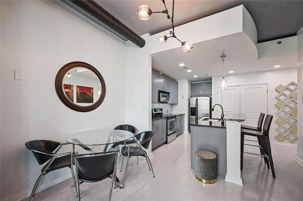 1 bedroom, 1 bathroom, 762 sq ft condominium for sale at 250 Pharr Road 707, Atlanta, GA 30305 — photo 8
