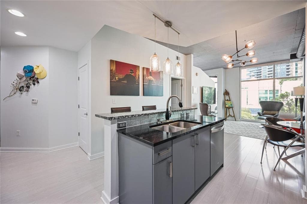 1 bedroom, 1 bathroom, 762 sq ft condominium for sale at 250 Pharr Road 707, Atlanta, GA 30305 — photo 10