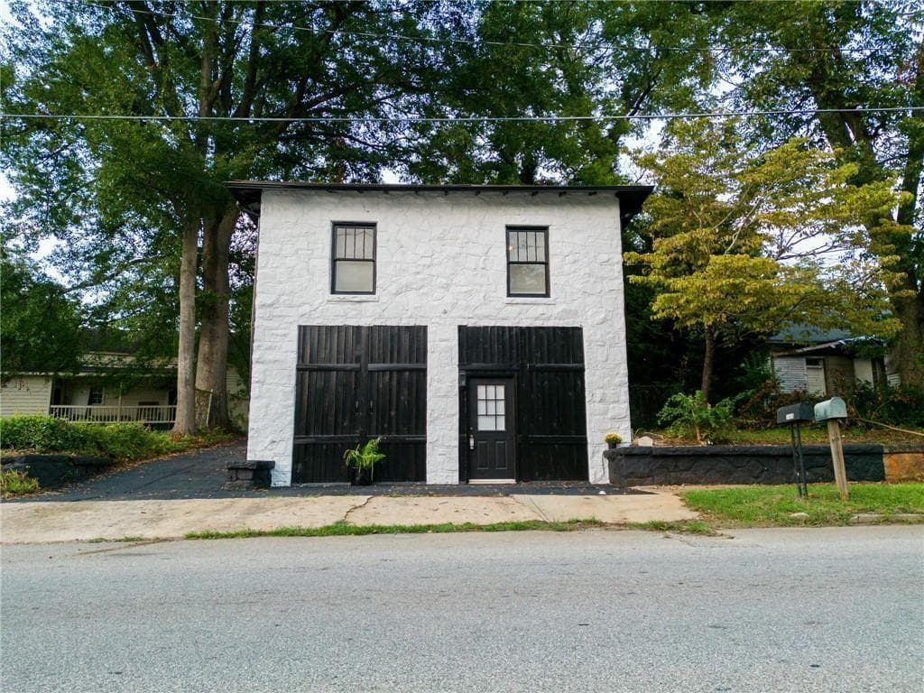 2 bedroom, 1 bathroom, 1,094 sq ft apartment for rent at 340 W Washington Street, Monticello, GA 31064 for $1,250 a month — photo 1 of 1