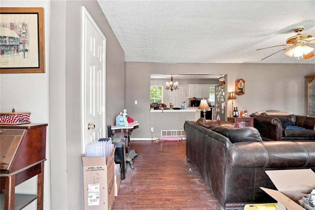 4 bedroom, 2 bathroom, 1,983 sq ft single family residence for sale at 2152 Red Rose Lane, Loganville, GA 30052 — photo 2