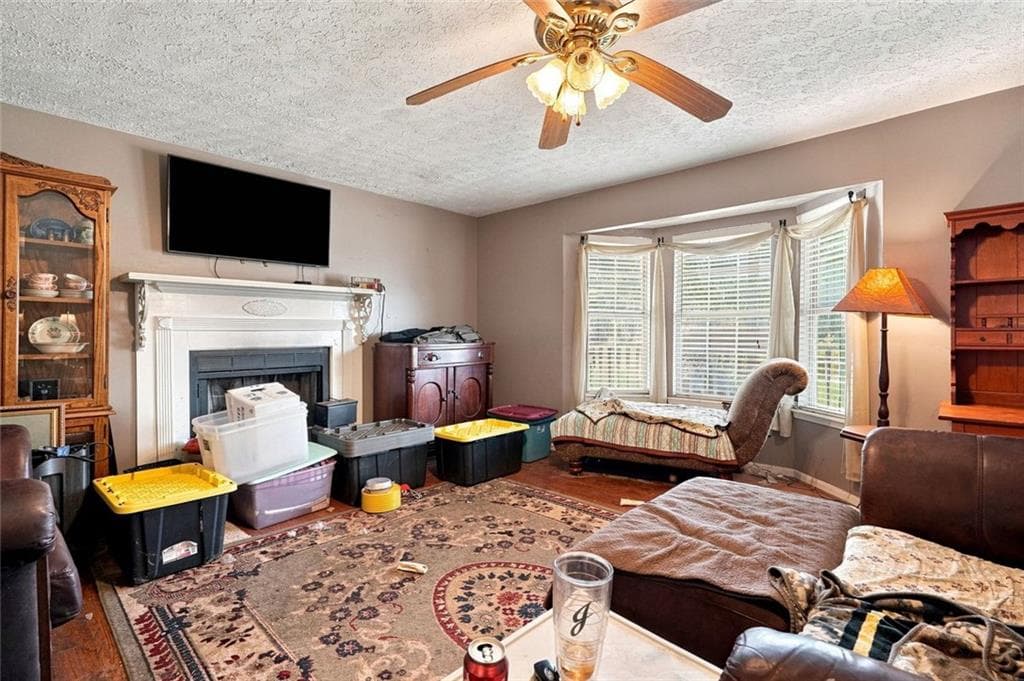 4 bedroom, 2 bathroom, 1,983 sq ft single family residence for sale at 2152 Red Rose Lane, Loganville, GA 30052 — photo 4
