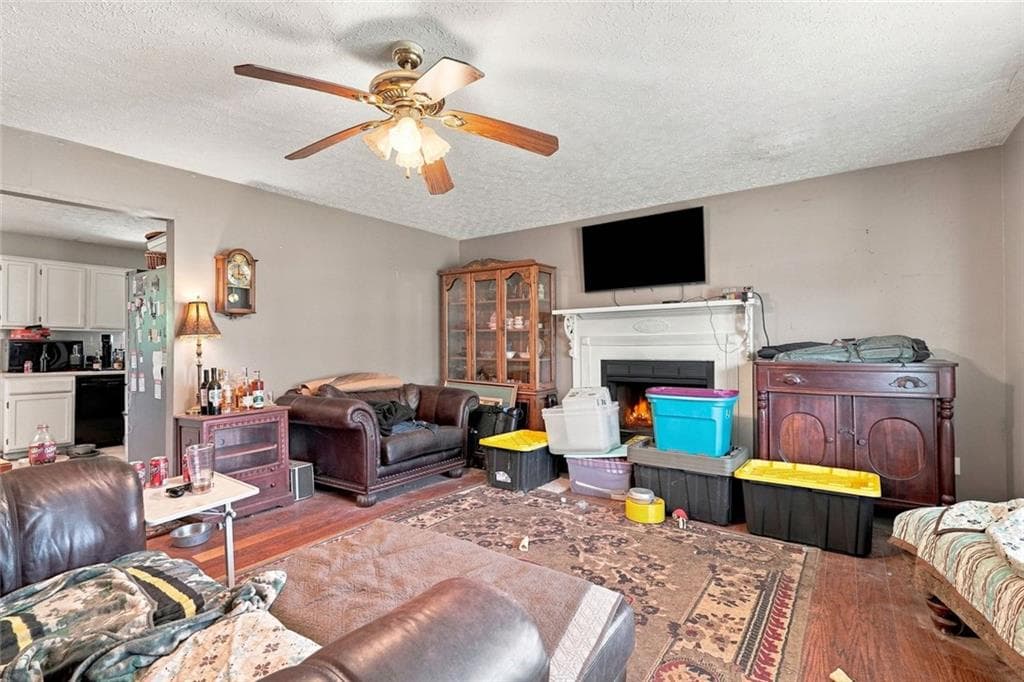 4 bedroom, 2 bathroom, 1,983 sq ft single family residence for sale at 2152 Red Rose Lane, Loganville, GA 30052 — photo 7