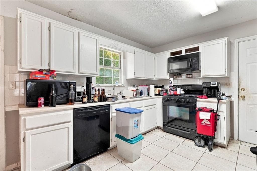 4 bedroom, 2 bathroom, 1,983 sq ft single family residence for sale at 2152 Red Rose Lane, Loganville, GA 30052 — photo 8
