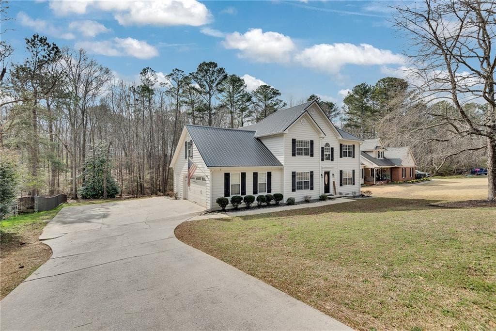 3 bedroom, 3 bathroom, 2,469 sq ft single family residence under contract at 236 Hidden Court, Winder, GA 30680 — photo 2