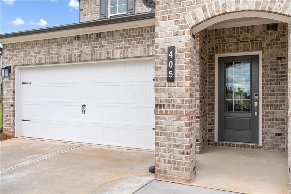 5 bedroom, 3 bathroom, 2,570 sq ft single family residence under contract at 405 Charnwood Lane, Mcdonough, GA 30253 — photo 4