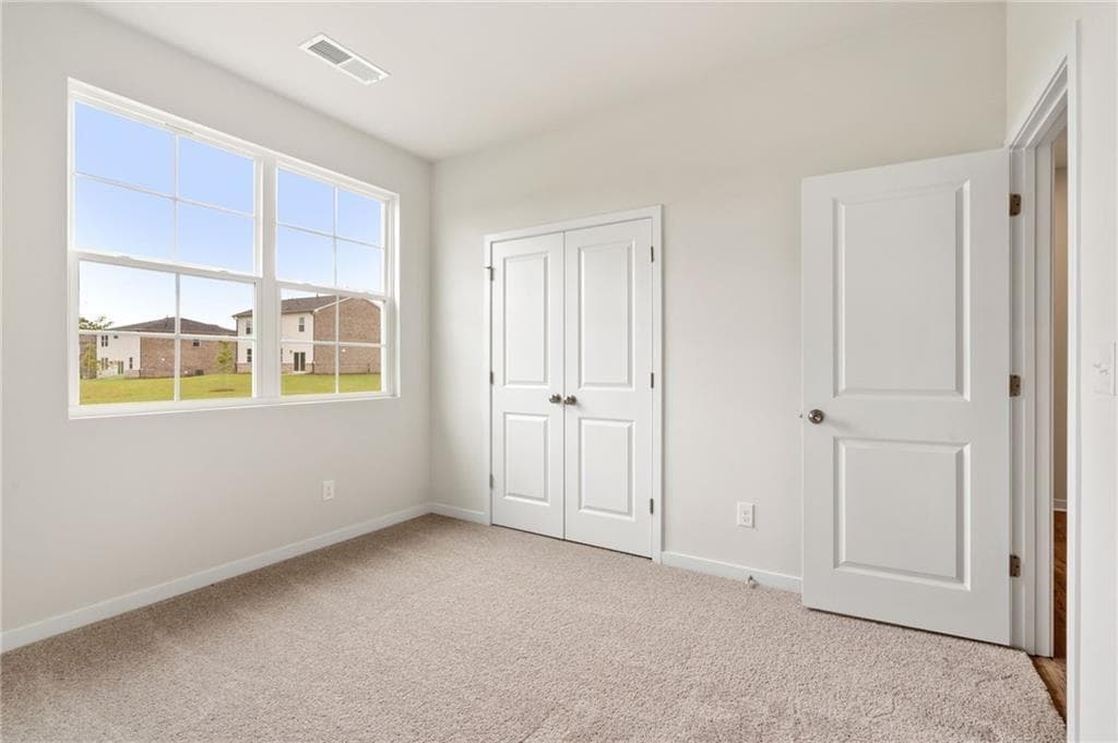 5 bedroom, 3 bathroom, 2,570 sq ft single family residence under contract at 405 Charnwood Lane, Mcdonough, GA 30253 — photo 6