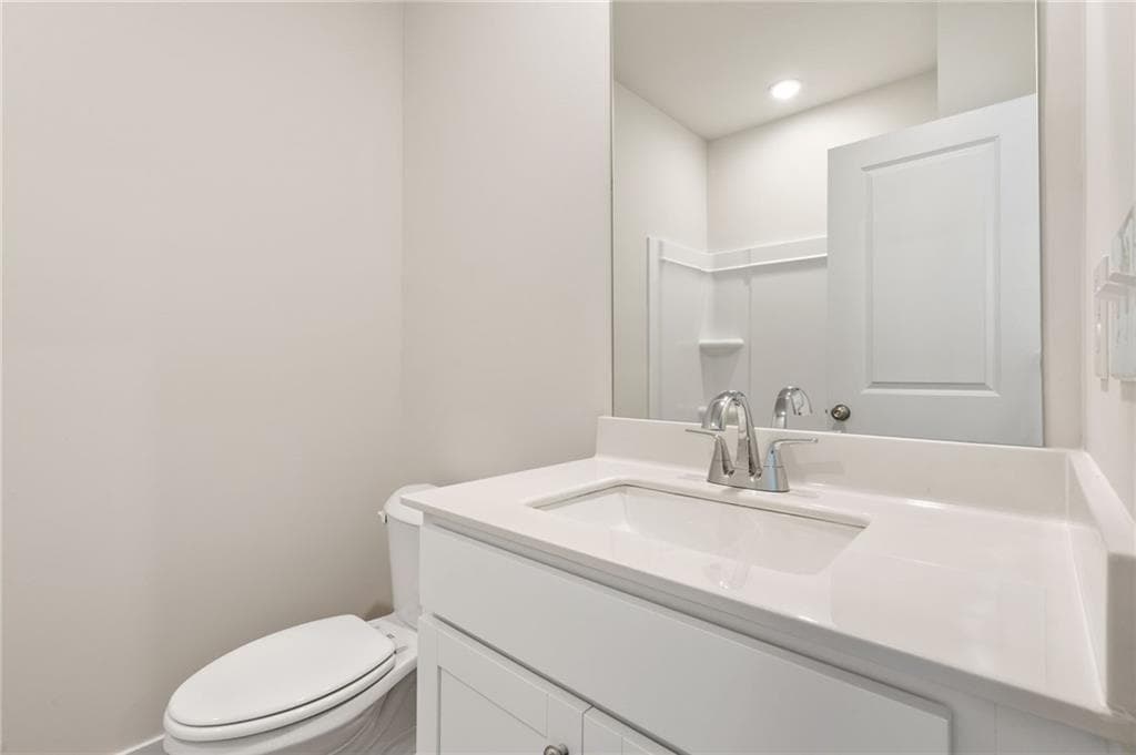 5 bedroom, 3 bathroom, 2,570 sq ft single family residence under contract at 405 Charnwood Lane, Mcdonough, GA 30253 — photo 7