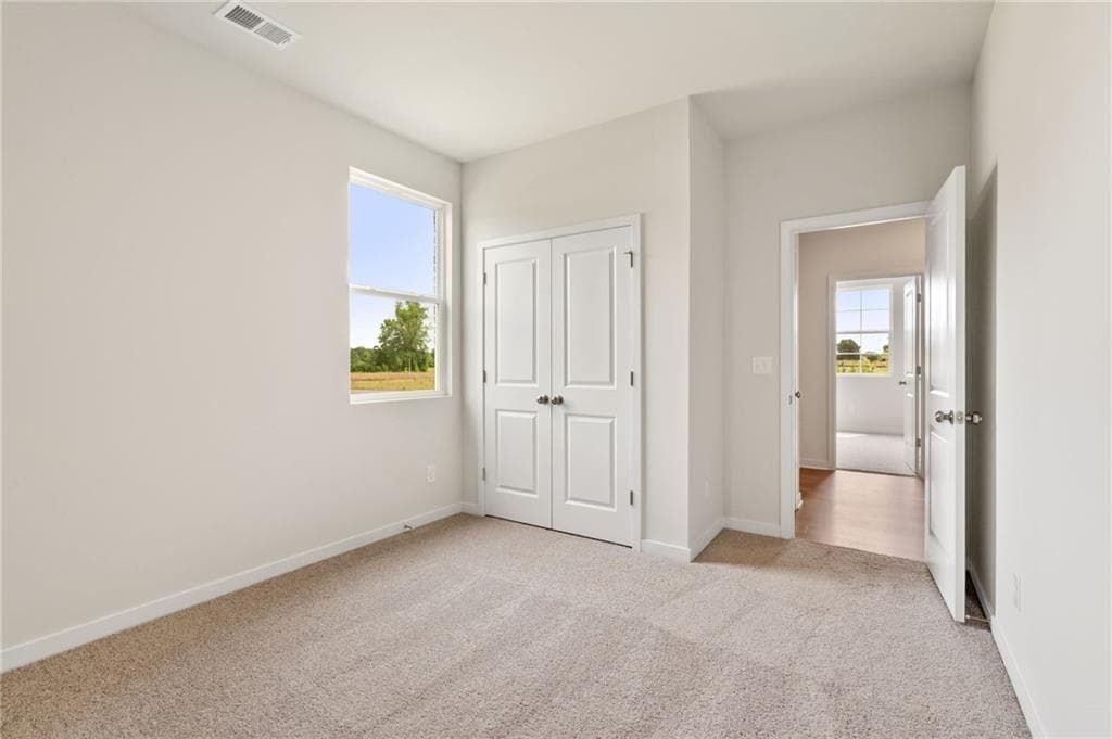 5 bedroom, 3 bathroom, 2,570 sq ft single family residence under contract at 405 Charnwood Lane, Mcdonough, GA 30253 — photo 8