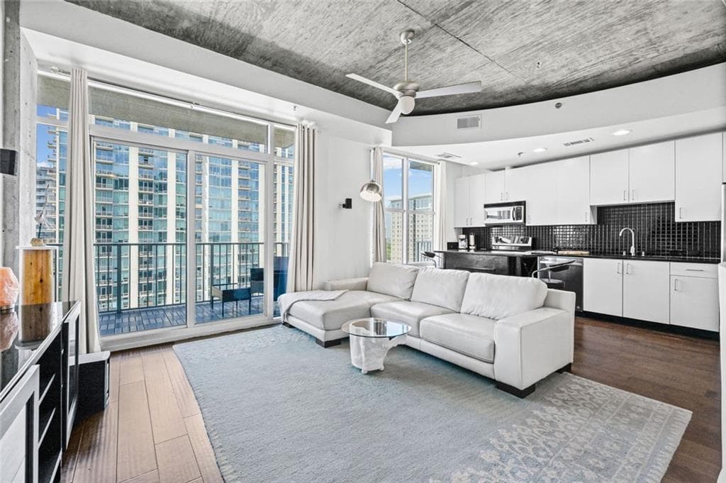 1 bedroom, 1 bathroom, 790 sq ft condominium for sale at 250 Pharr Road 1304, Atlanta, GA 30305