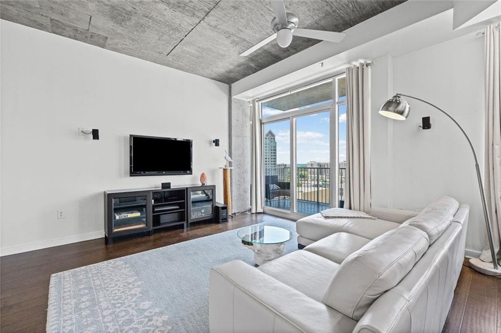 1 bedroom, 1 bathroom, 790 sq ft condominium for sale at 250 Pharr Road 1304, Atlanta, GA 30305 — photo 4