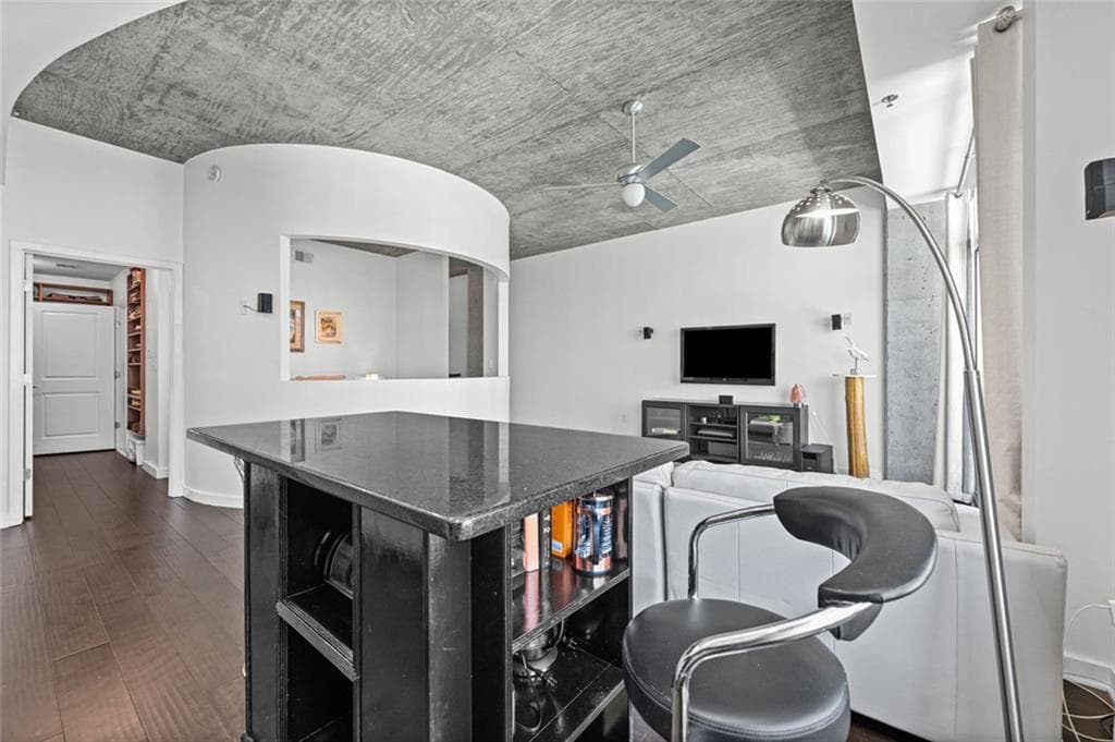 1 bedroom, 1 bathroom, 790 sq ft condominium for sale at 250 Pharr Road 1304, Atlanta, GA 30305 — photo 7