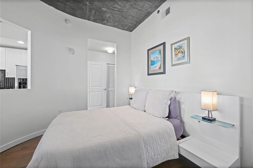 1 bedroom, 1 bathroom, 790 sq ft condominium for sale at 250 Pharr Road 1304, Atlanta, GA 30305 — photo 9