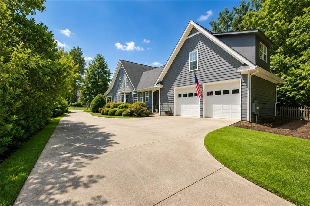 4 bedroom, 5 bathroom, 3,013 sq ft single family residence for sale at 14 Nicklaus Drive, Rome, GA 30165 — photo 2