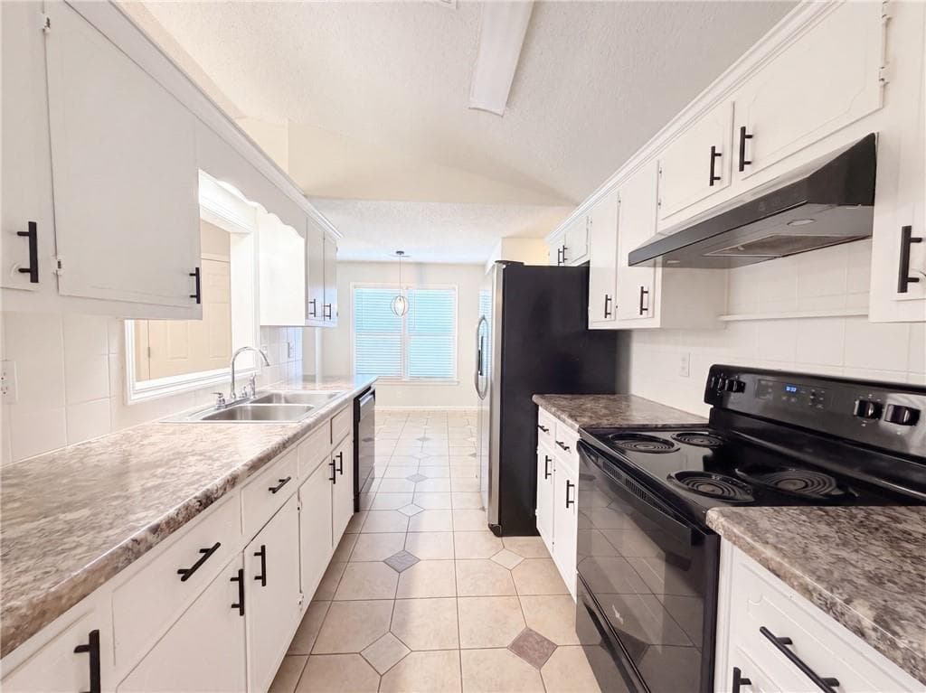 3 bedroom, 2 bathroom, 1,378 sq ft single family residence for sale at 2409 Morning Dew Place, Lawrenceville, GA 30044 — photo 2
