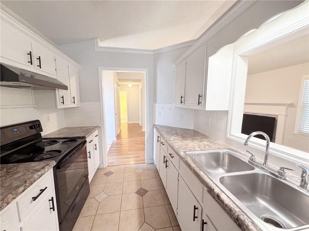 3 bedroom, 2 bathroom, 1,378 sq ft single family residence for sale at 2409 Morning Dew Place, Lawrenceville, GA 30044 — photo 10