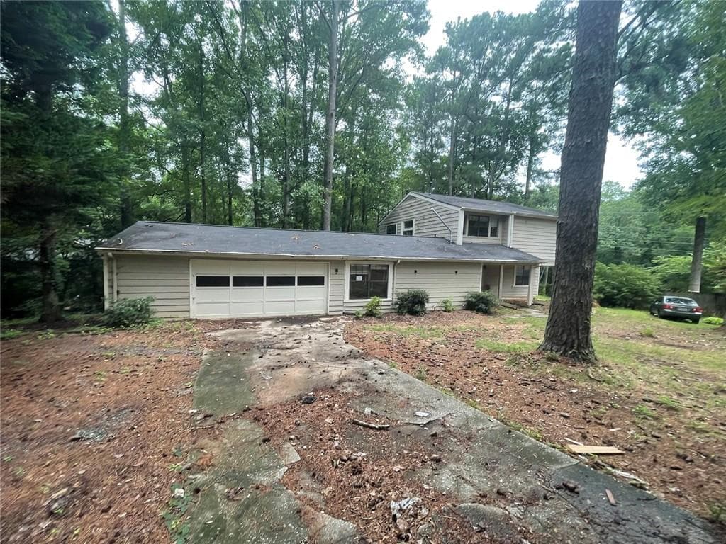 4 bedroom, 3 bathroom, 2,364 sq ft single family residence under contract at 6859 Parkwood Court, Douglasville, GA 30135 — photo 2