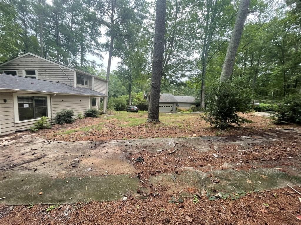 4 bedroom, 3 bathroom, 2,364 sq ft single family residence under contract at 6859 Parkwood Court, Douglasville, GA 30135 — photo 3