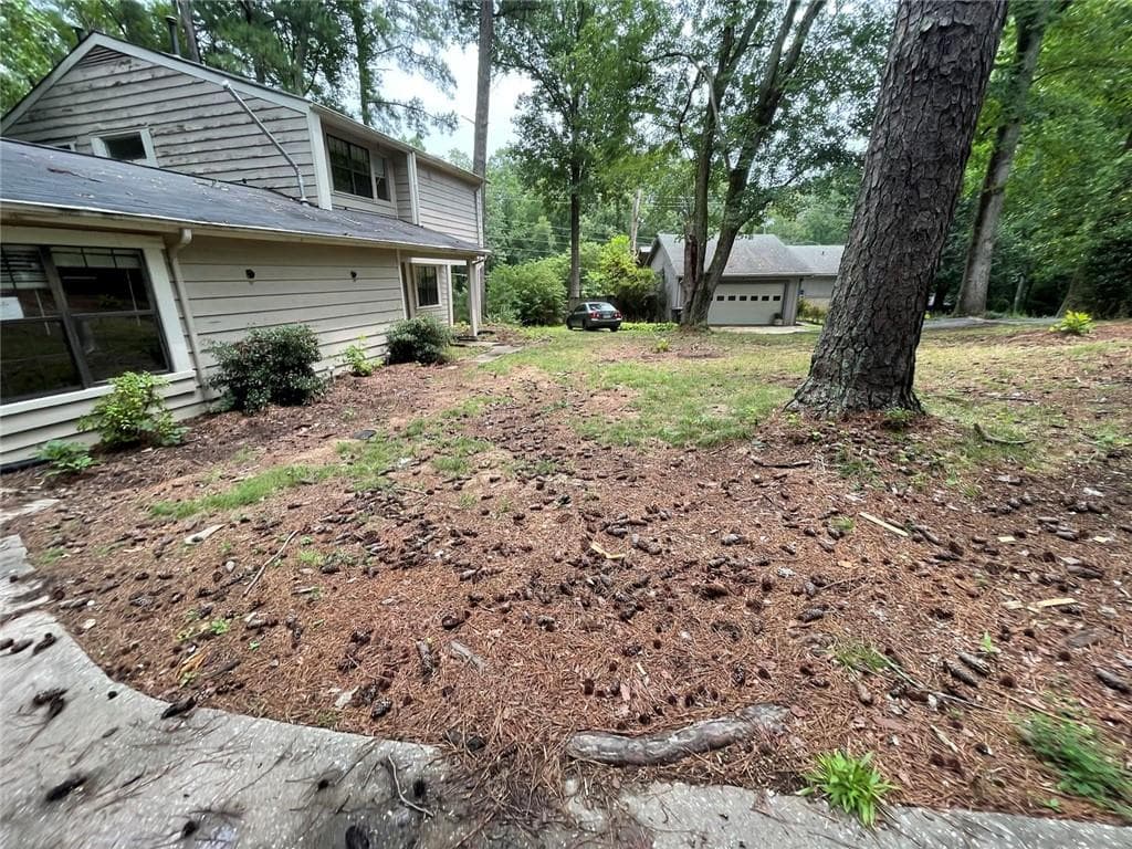 4 bedroom, 3 bathroom, 2,364 sq ft single family residence under contract at 6859 Parkwood Court, Douglasville, GA 30135 — photo 4