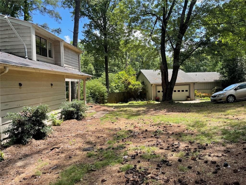 4 bedroom, 3 bathroom, 2,364 sq ft single family residence under contract at 6859 Parkwood Court, Douglasville, GA 30135 — photo 5