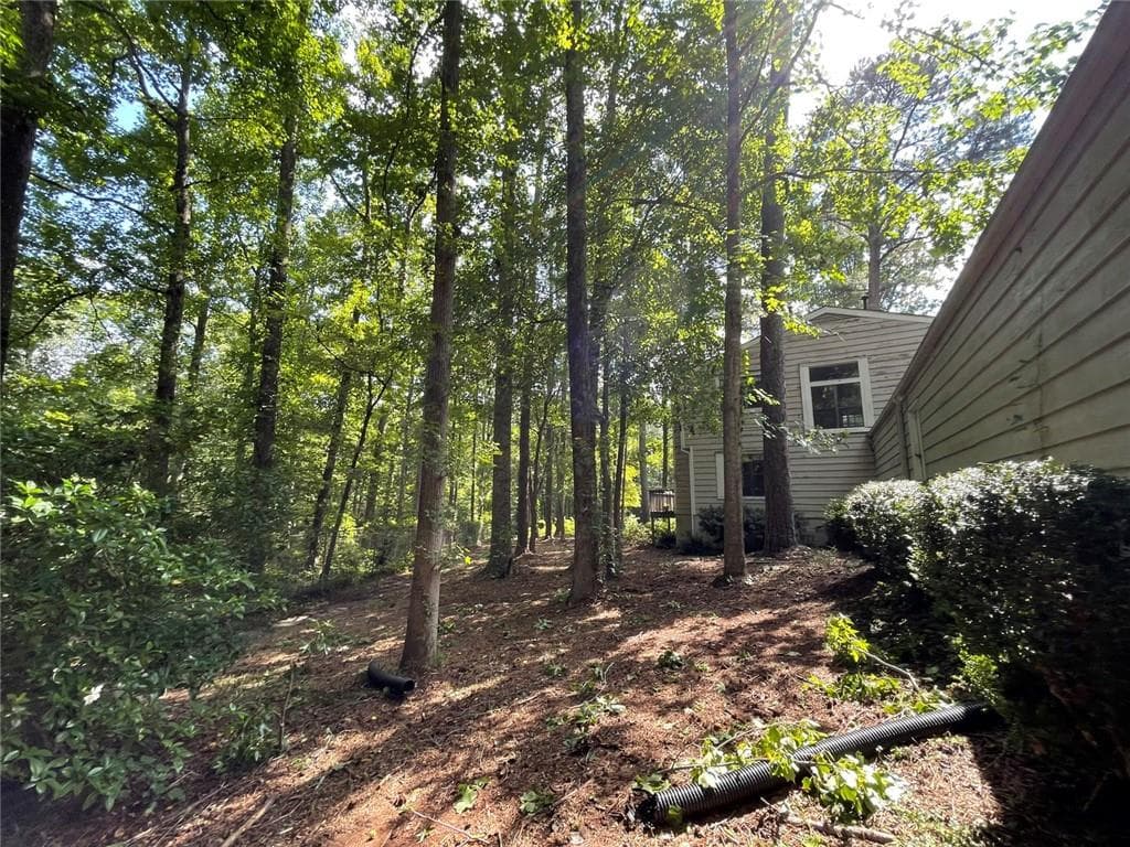 4 bedroom, 3 bathroom, 2,364 sq ft single family residence under contract at 6859 Parkwood Court, Douglasville, GA 30135 — photo 6