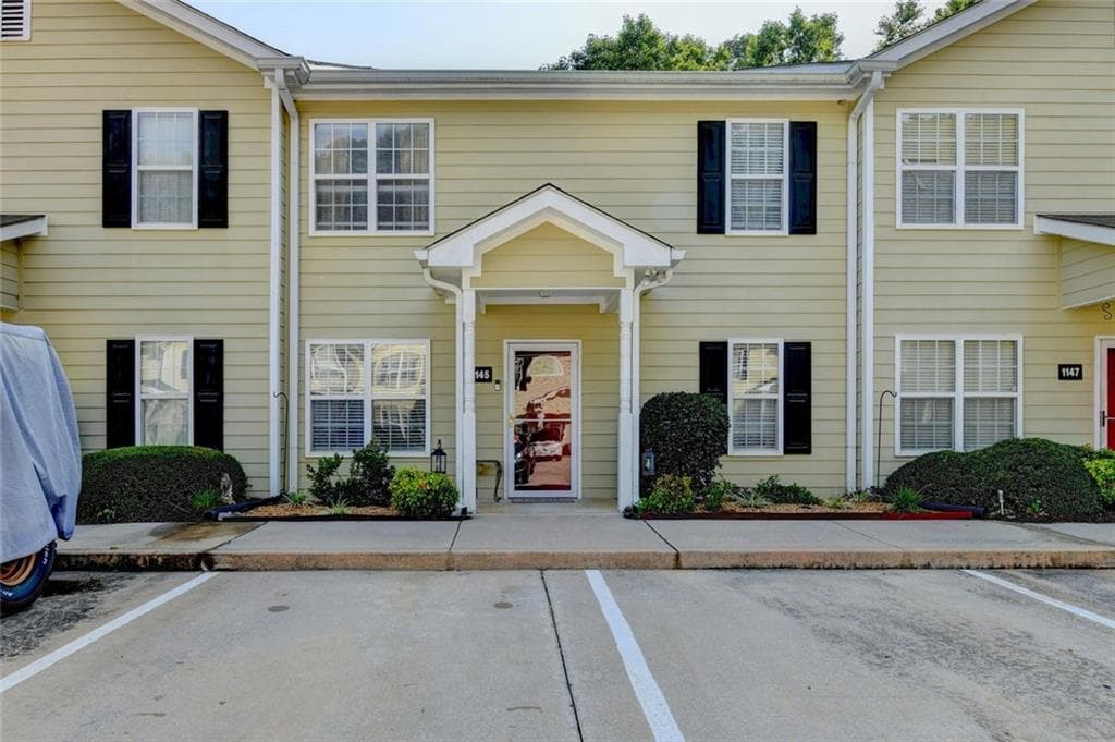 3 bedroom, 3 bathroom, 1,667 sq ft townhouse for sale at 1145 Riverside Terrace, Gainesville, GA 30501 — photo 1 of 46