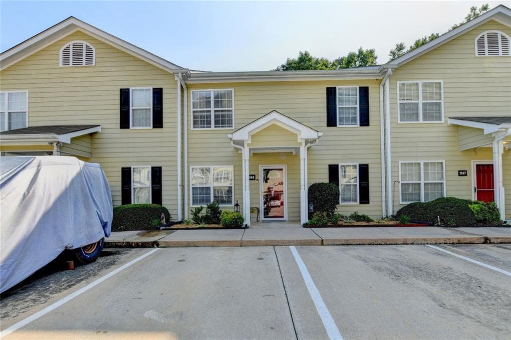 3 bedroom, 3 bathroom, 1,667 sq ft townhouse for sale at 1145 Riverside Terrace, Gainesville, GA 30501 — photo 2
