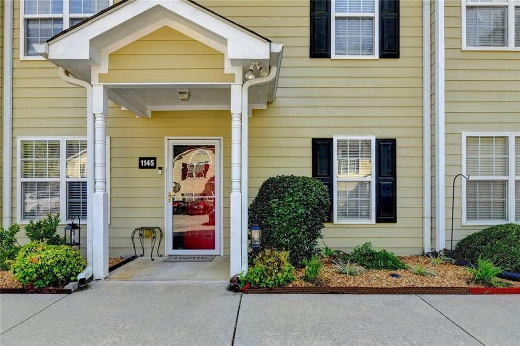 3 bedroom, 3 bathroom, 1,667 sq ft townhouse for sale at 1145 Riverside Terrace, Gainesville, GA 30501 — photo 4