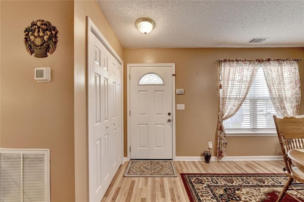 3 bedroom, 3 bathroom, 1,667 sq ft townhouse for sale at 1145 Riverside Terrace, Gainesville, GA 30501 — photo 5