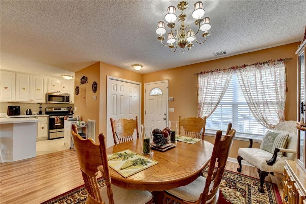 3 bedroom, 3 bathroom, 1,667 sq ft townhouse for sale at 1145 Riverside Terrace, Gainesville, GA 30501 — photo 8
