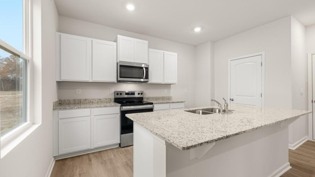 4 bedroom, 3 bathroom, 1,991 sq ft single family residence for sale at 4431 Manor Hill Drive, Union City, GA 30291 — photo 6