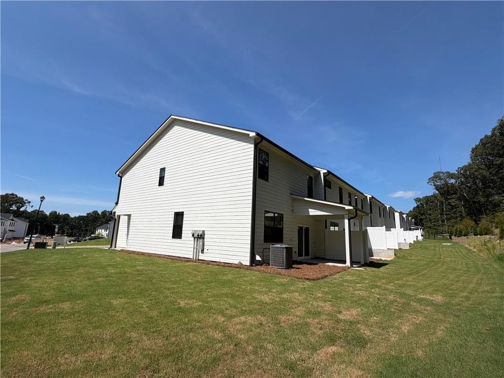 3 bedroom, 3 bathroom, 1,850 sq ft townhouse for rent at 7477 Quinn Place, Flowery Branch, GA 30542 for $2,250 a month — photo 3