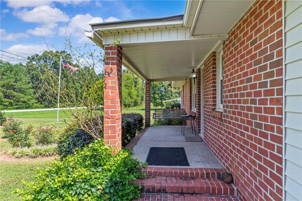 3 bedroom, 2 bathroom, 1,508 sq ft single family residence for sale at 2342 Washington Highway, Elberton, GA 30635 — photo 4
