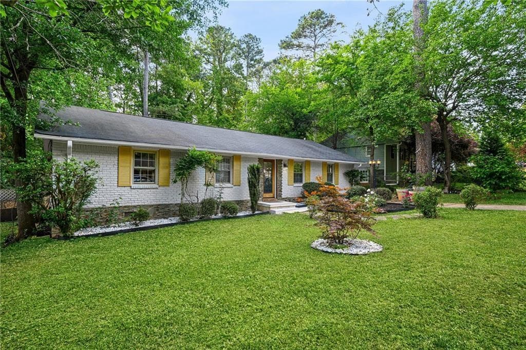 4 bedroom, 3 bathroom, 1,512 sq ft single family residence under contract at 2570 Spring Drive, Smyrna, GA 30080 — photo 2