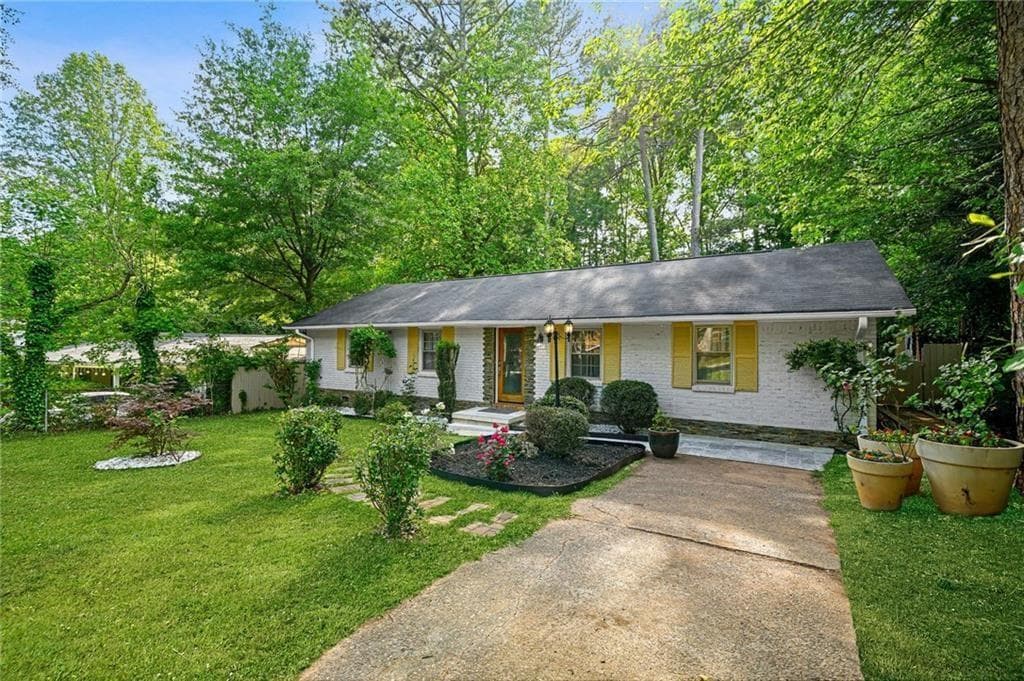 4 bedroom, 3 bathroom, 1,512 sq ft single family residence under contract at 2570 Spring Drive, Smyrna, GA 30080 — photo 3