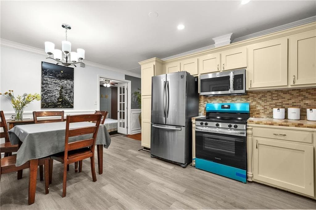 4 bedroom, 3 bathroom, 1,512 sq ft single family residence under contract at 2570 Spring Drive, Smyrna, GA 30080 — photo 9