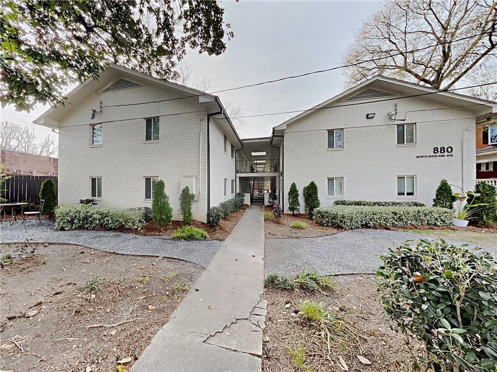 2 bedroom, 1 bathroom, 1,000 sq ft apartment for rent at 880 N Highland Avenue A1, Atlanta, GA 30306 for $1,845 a month — photo 1 of 12