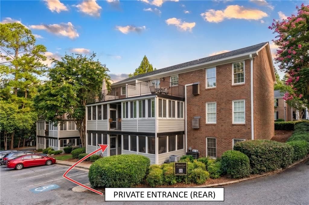 2 bedroom, 2 bathroom, 1,050 sq ft condominium for sale at 1101 Collier Road Q2, Atlanta, GA 30318 — photo 9