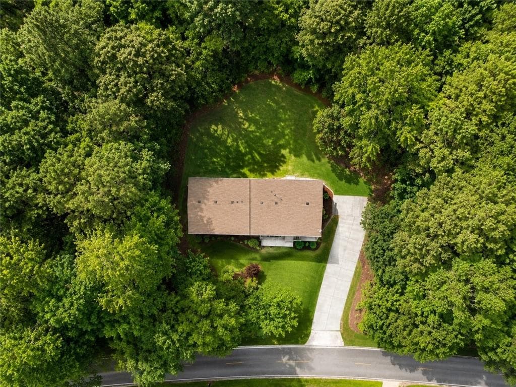 3 bedroom, 2 bathroom, 1,800 sq ft single family residence for sale at 1883 Niskey Lake Road, Atlanta, GA 30331 — photo 2