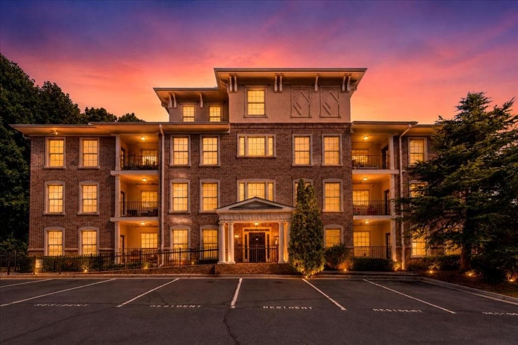2 bedroom, 2 bathroom, 983 sq ft condominium for rent at 2360 Logan Circle 102, Atlanta, GA 30319 for $2,200 a month — photo 2