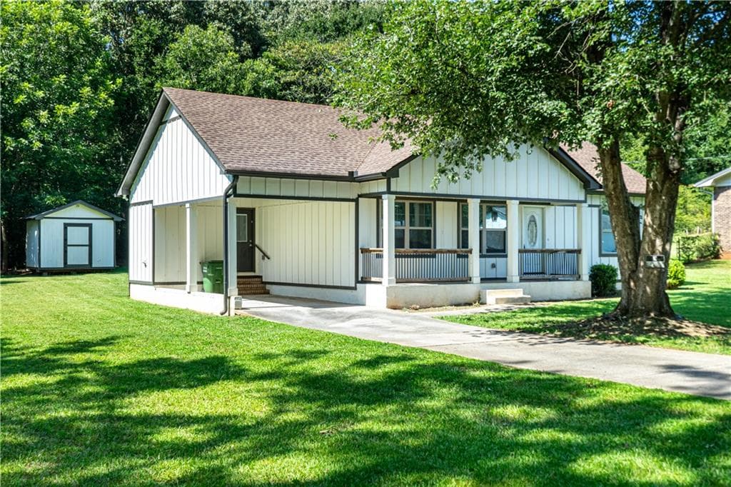 3 bedroom, 2 bathroom, 1,850 sq ft single family residence for sale at 224 Doster Avenue, Monroe, GA 30656 — photo 2