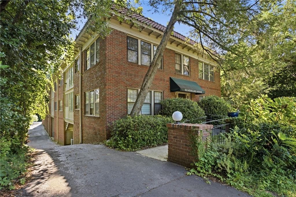 2 bedroom, 1 bathroom, 1,044 sq ft condominium for sale at 633 Moreland Avenue 4, Atlanta, GA 30307