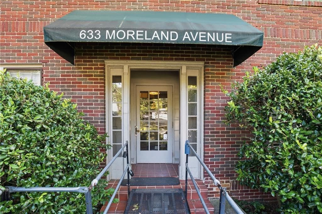 2 bedroom, 1 bathroom, 1,044 sq ft condominium for sale at 633 Moreland Avenue 4, Atlanta, GA 30307 — photo 2