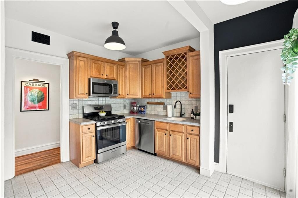 2 bedroom, 1 bathroom, 1,044 sq ft condominium for sale at 633 Moreland Avenue 4, Atlanta, GA 30307 — photo 9