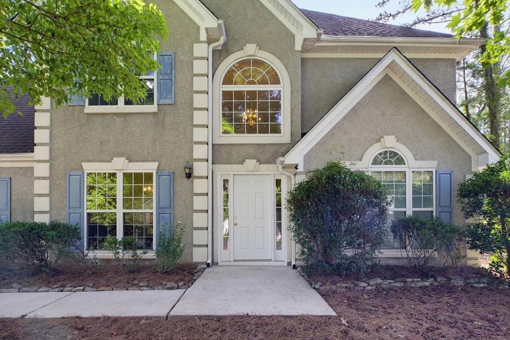 4 bedroom, 3 bathroom, 2,517 sq ft single family residence for sale at 110 Brookstone Crest, Newnan, GA 30265 — photo 1 of 28