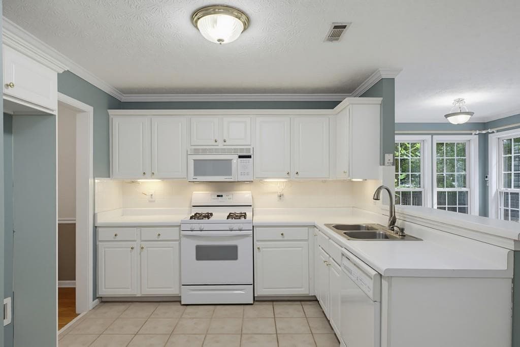 4 bedroom, 3 bathroom, 2,517 sq ft single family residence for sale at 110 Brookstone Crest, Newnan, GA 30265 — photo 6