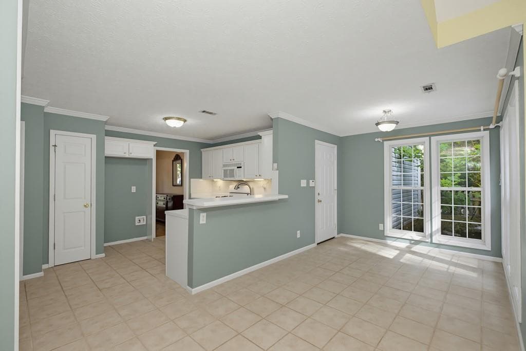 4 bedroom, 3 bathroom, 2,517 sq ft single family residence for sale at 110 Brookstone Crest, Newnan, GA 30265 — photo 9