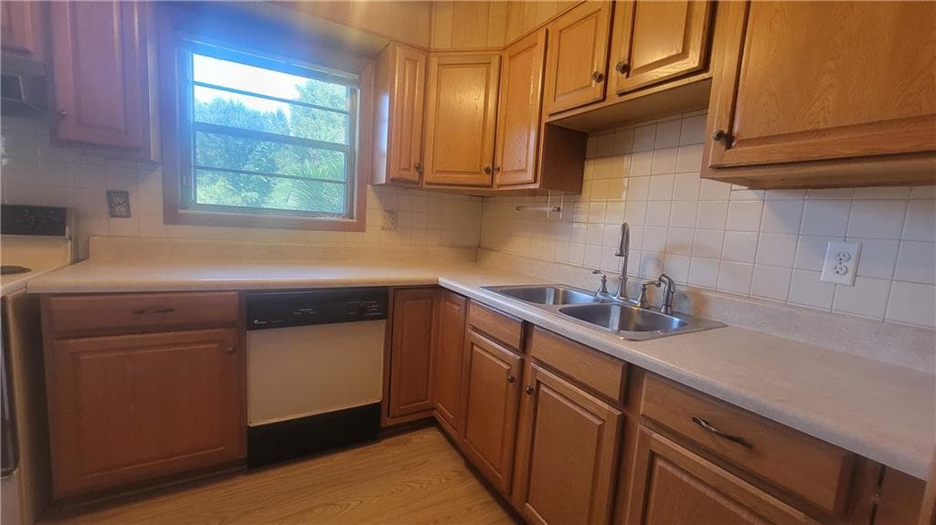4 bedroom, 2 bathroom, 1,656 sq ft single family residence under contract at 5921 John Street, Austell, GA 30106 — photo 5